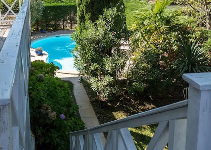 La Nomade - Tahitienne B&B 앙데르노스레방